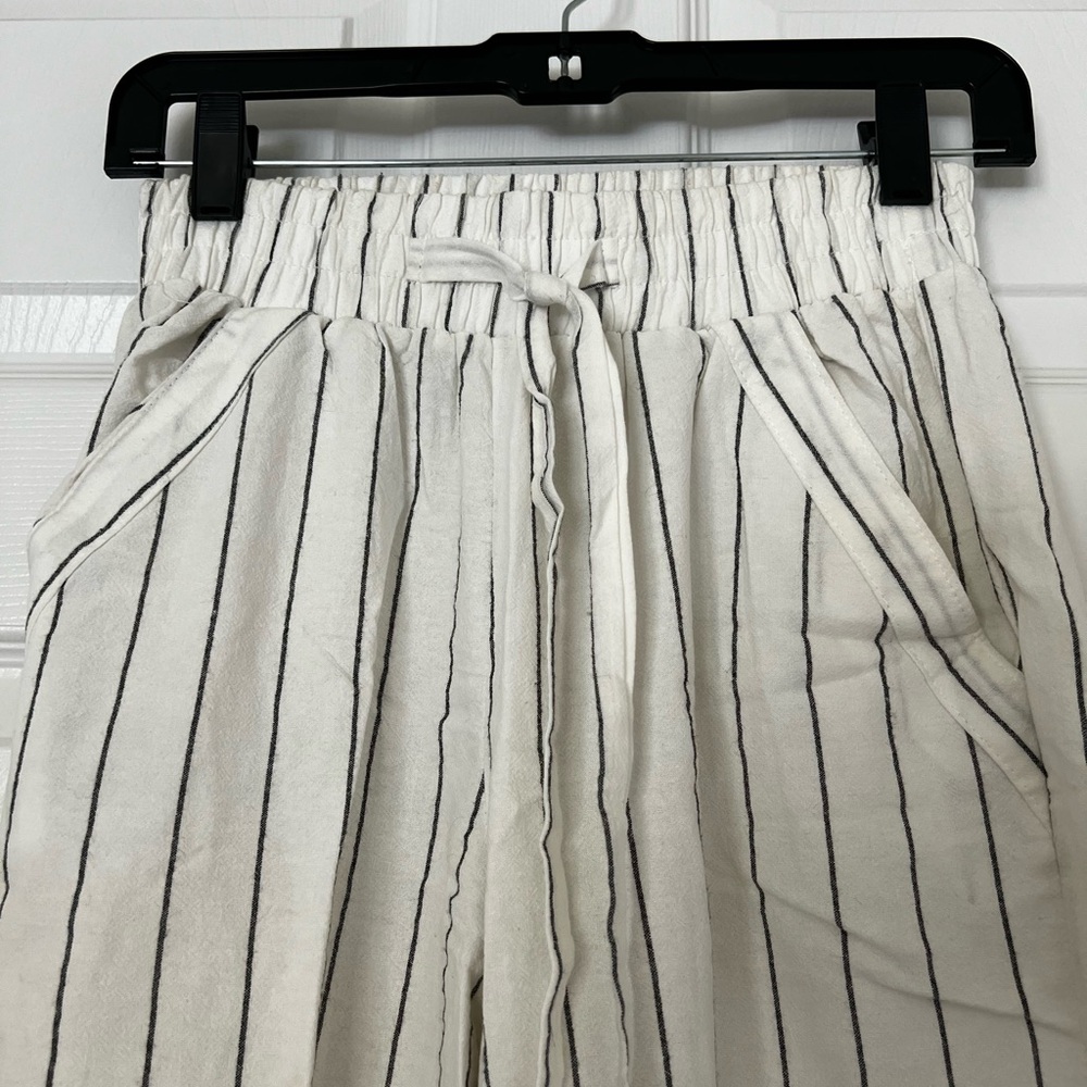 Summer striped pants. Navy and white